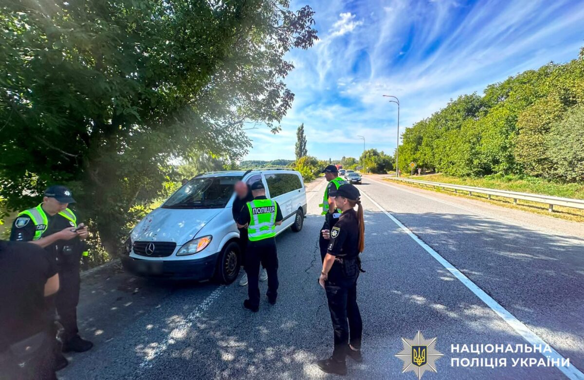 На Дубенщині Mercedes Vito на смерть збив жінку