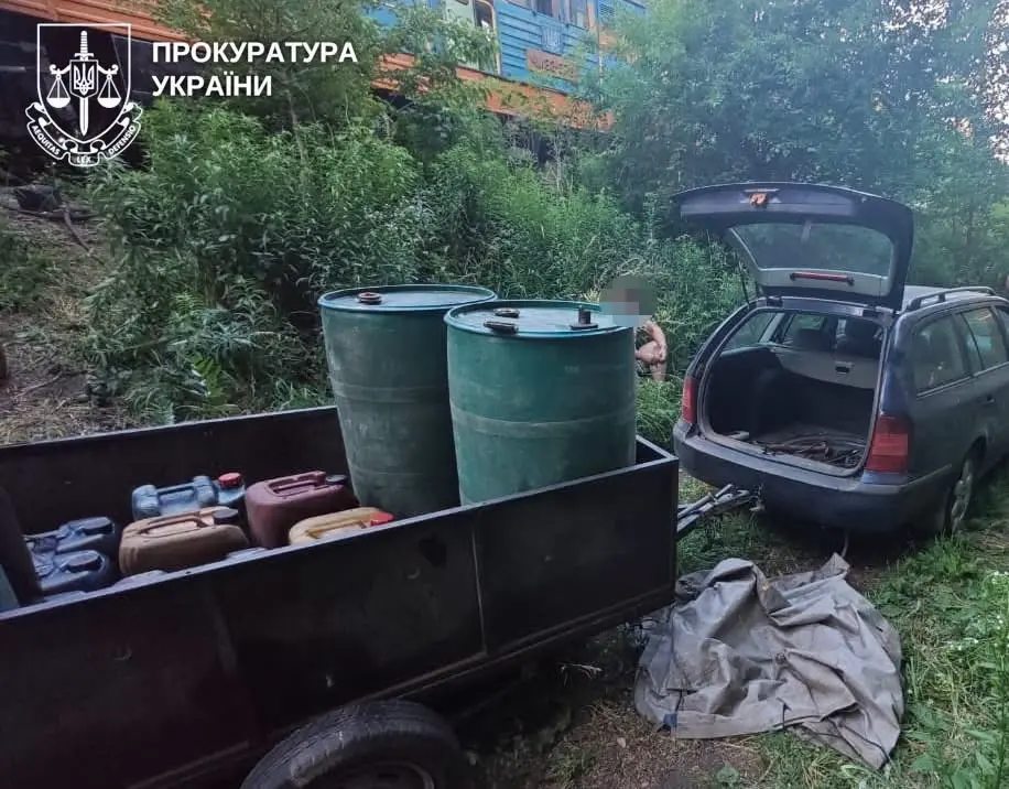 На Рівненщині судитимуть двох чоловіків за спробу викрасти майже тонну дизпалива з локомотива 0000