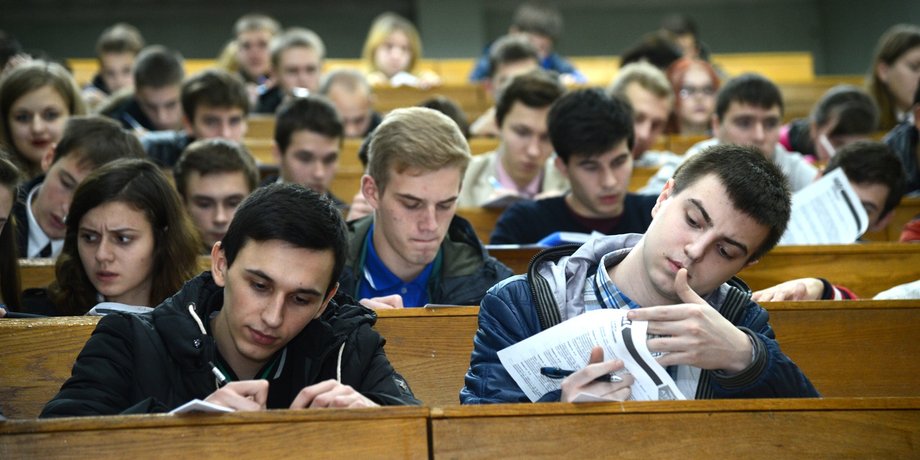 Рівненським студентам суттєво підвищать стипендії — хто отримуватиме по 20 тисяч гривень