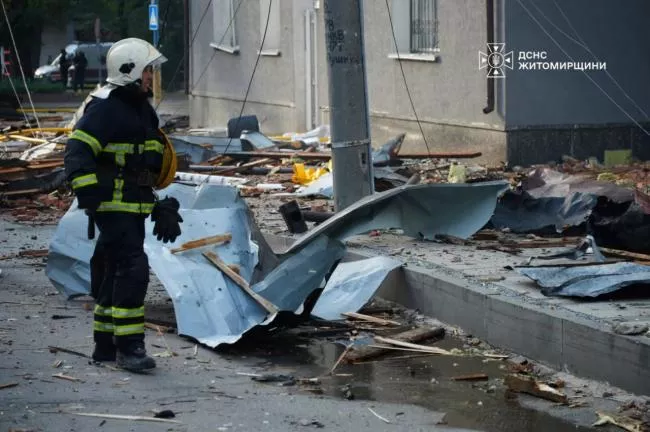 Що побачили рівненські рятувальники під час розбору завалів після смертельного удару по сусідньому Житомиру