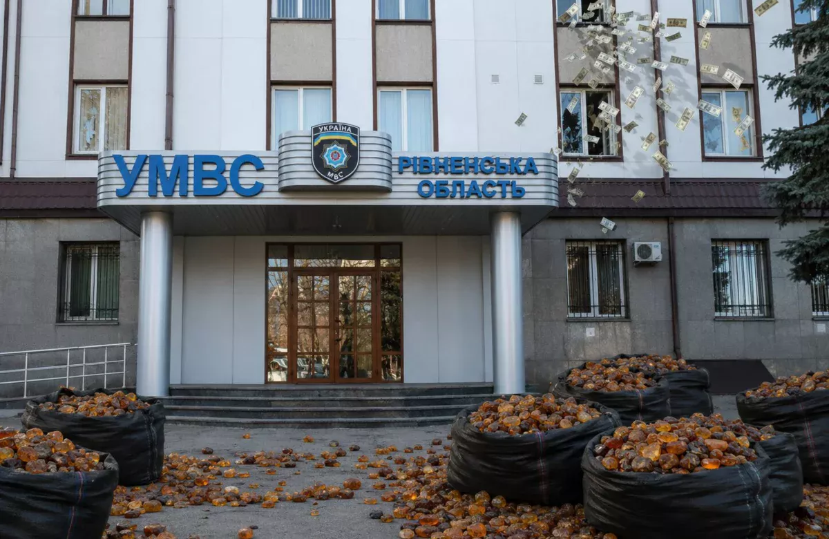 Закрити не можна розшукати: суд не дав закрити справу про 136 кг бурштину, викраденого з управління міліції у Рівному
