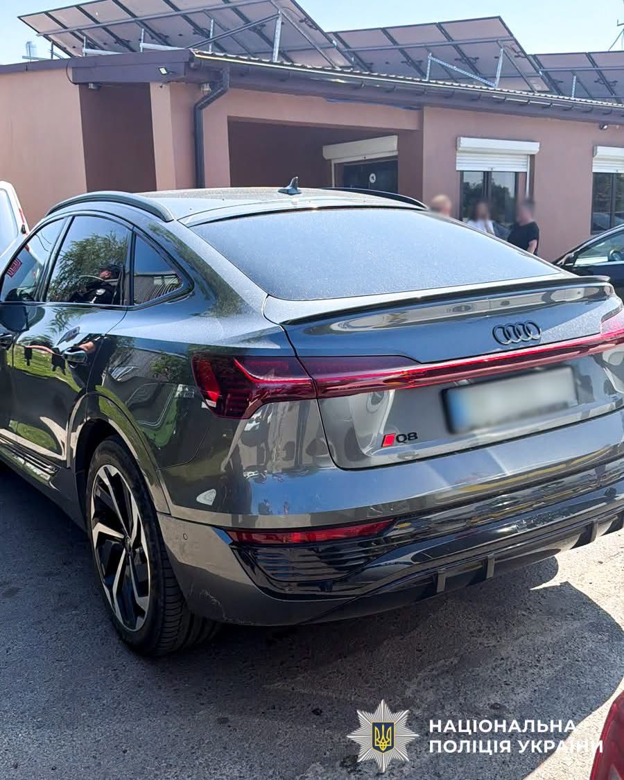У Рівному чоловік викрав Audi Q8, щоб покататися 0000
