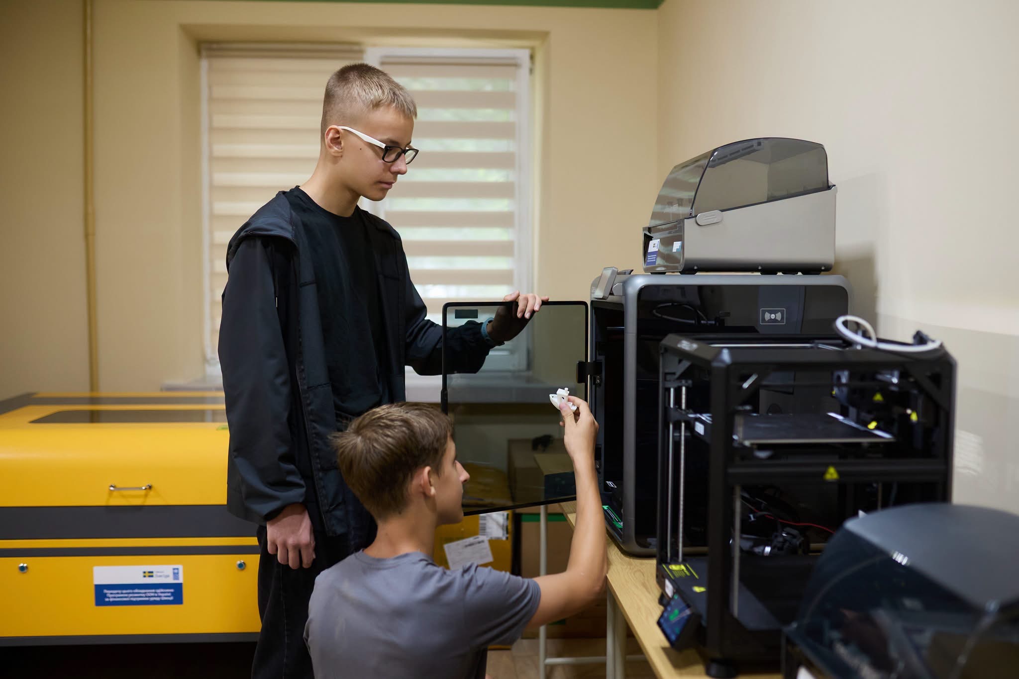 У Костополі відкрили «Вулик» для молоді з 3D-друком, робототехнікою та подкаст-студією 0000