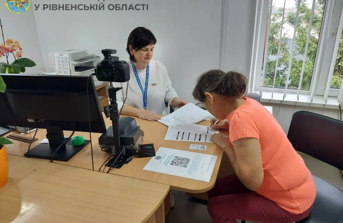 На Рівненщині 54-річна переселенка вперше отримала паспорт громадянина України