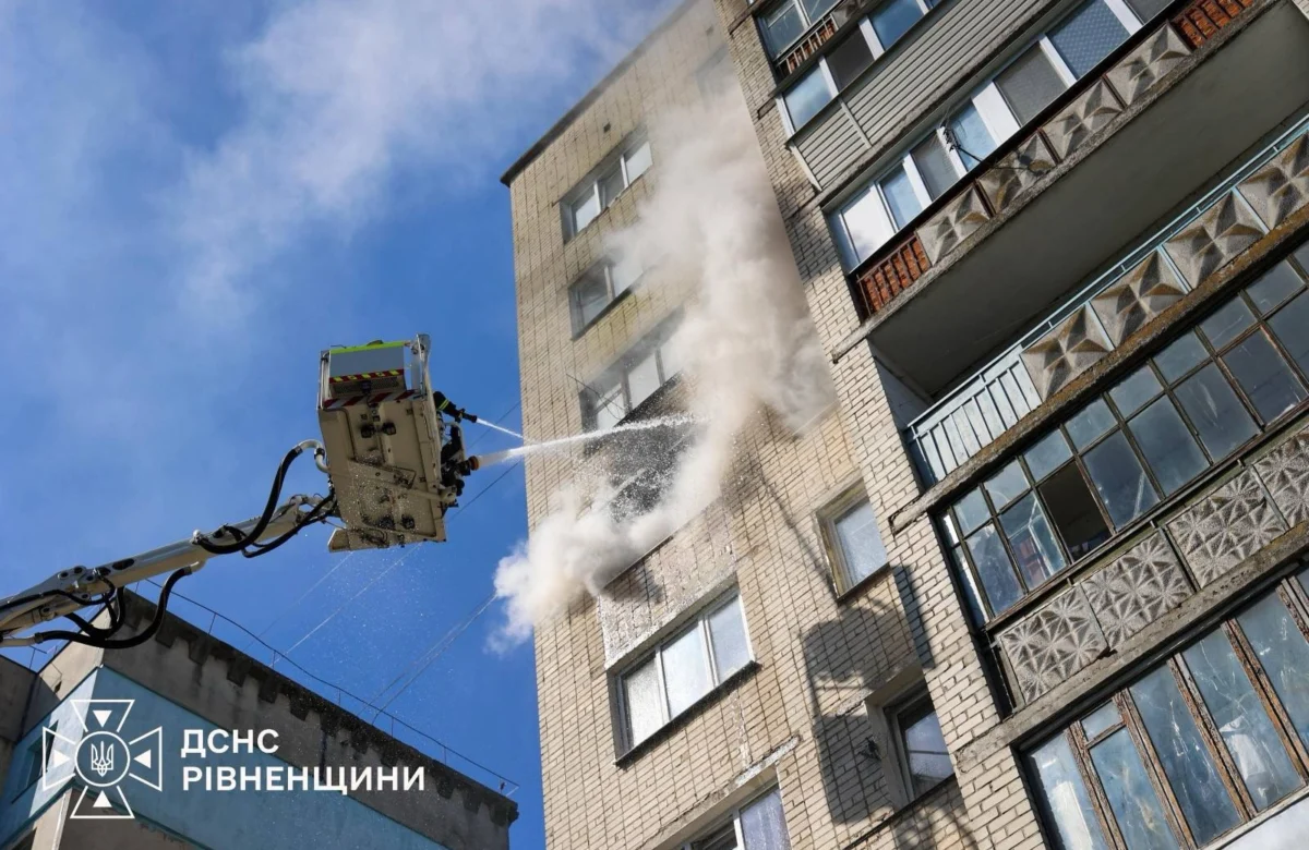 У Рівному з пожежі врятували жінку з дитиною та евакуювали 11 людей