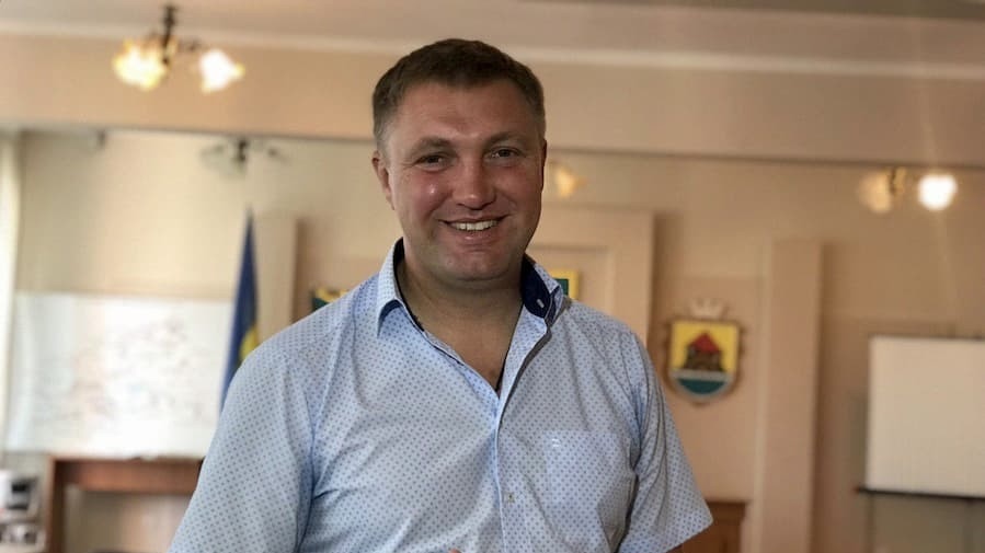 Колишній селищний голова Млинова просить призупинити конфіскацію майна, бо може залишитися без житла