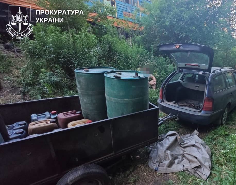На Рівненщині судитимуть двох чоловіків за спробу викрасти майже тонну дизпалива з локомотива
