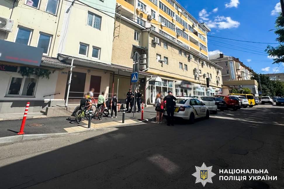Тренерка наздогнала чоловіка, який обікрав дітей на спортивному майданчику у Рівному