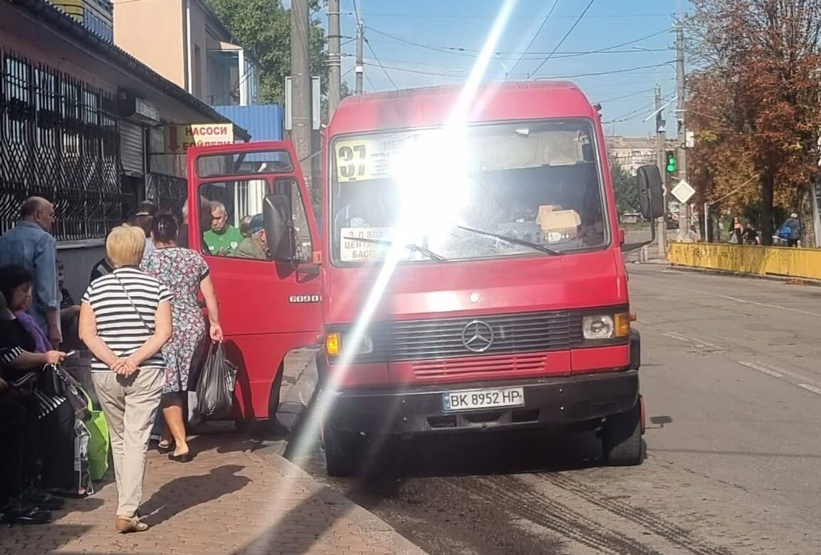 Черговий скандал з маршруткою у Рівному: з картки студентки водій тричі списав оплату за проїзд