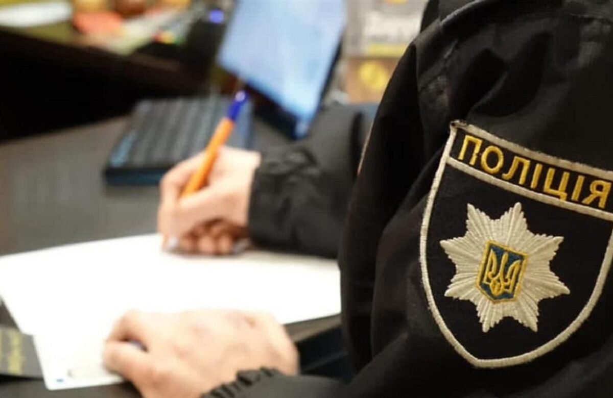 Брав 1300 доларів щомісяця за «спокійний бізнес»: у Рівному засудили оперуповноваженого за шахрайство