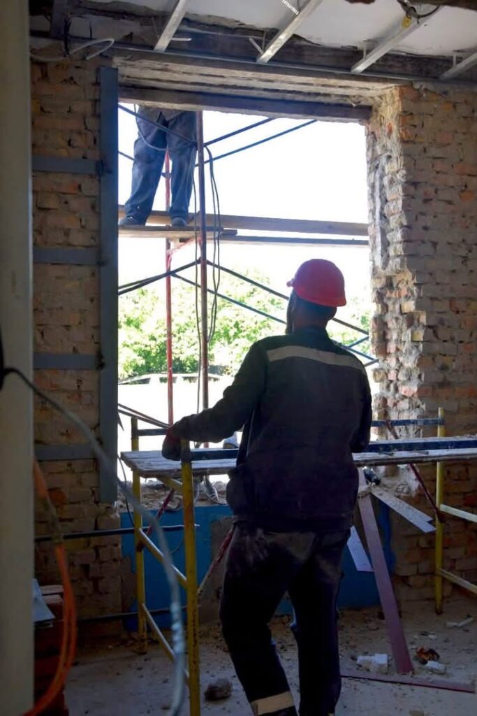 1 Другий рік ремонту: у Гощі частина учнів ліцею досі навчається на дистанційці