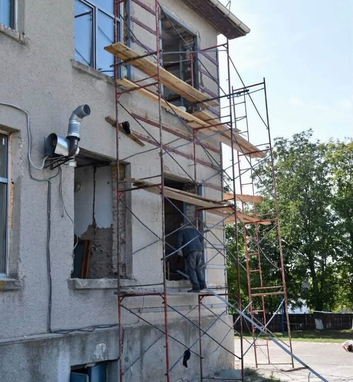 Другий рік ремонту: у Гощі частина учнів ліцею досі навчається на дистанційці