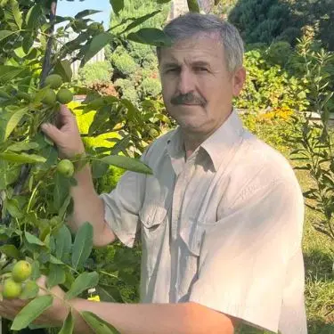 У будні він професор НУВГП, а поза університетом – фермер: рівнянин виробляє олію з волоських горіхів
