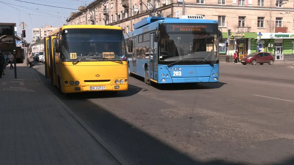 У Рівному на водіїв маршруток “повісили” ручний облік пільговиків через ліміт