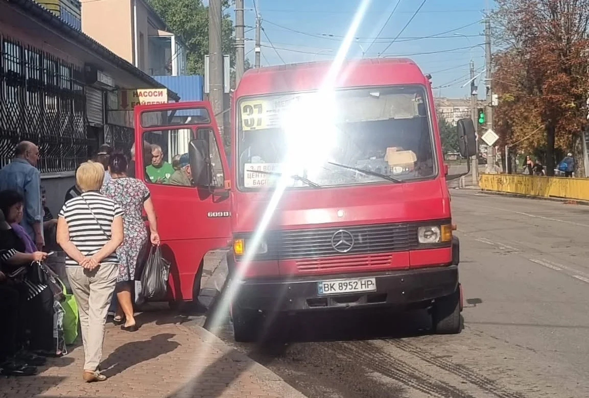 Черговий скандал з маршруткою у Рівному: з картки студентки водій тричі списав оплату за проїзд