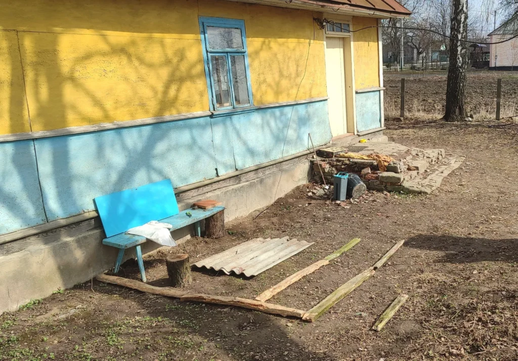 1 Сім’я захисника переїхала зі столиці до села на Млинівщині та показала перевтілення старої хати
