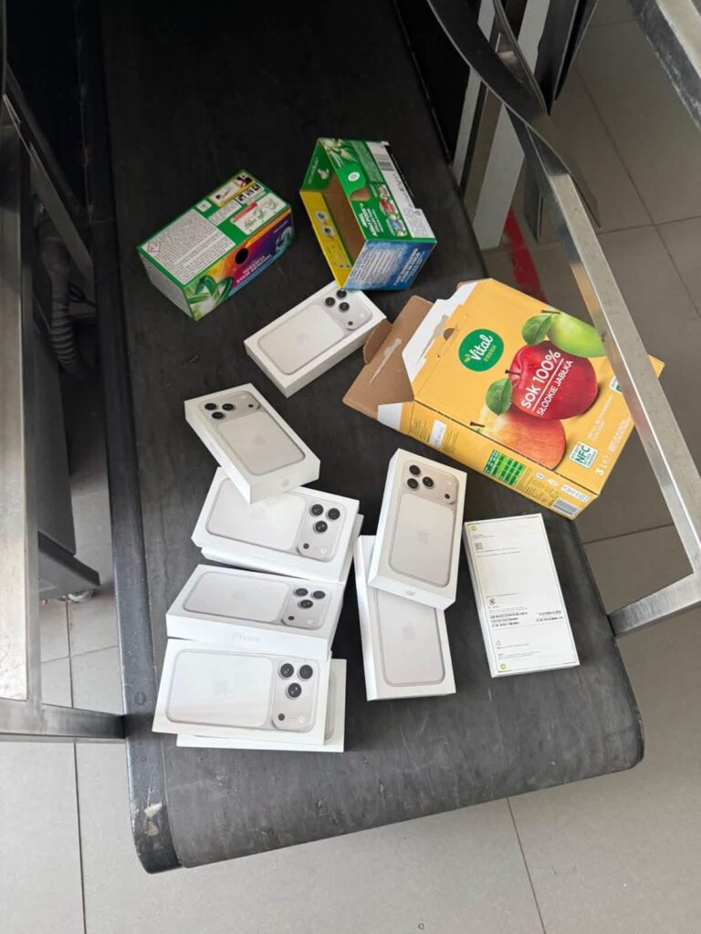 1 Нові iPhone в Україну везли у пачках з-під соку та прального порошку