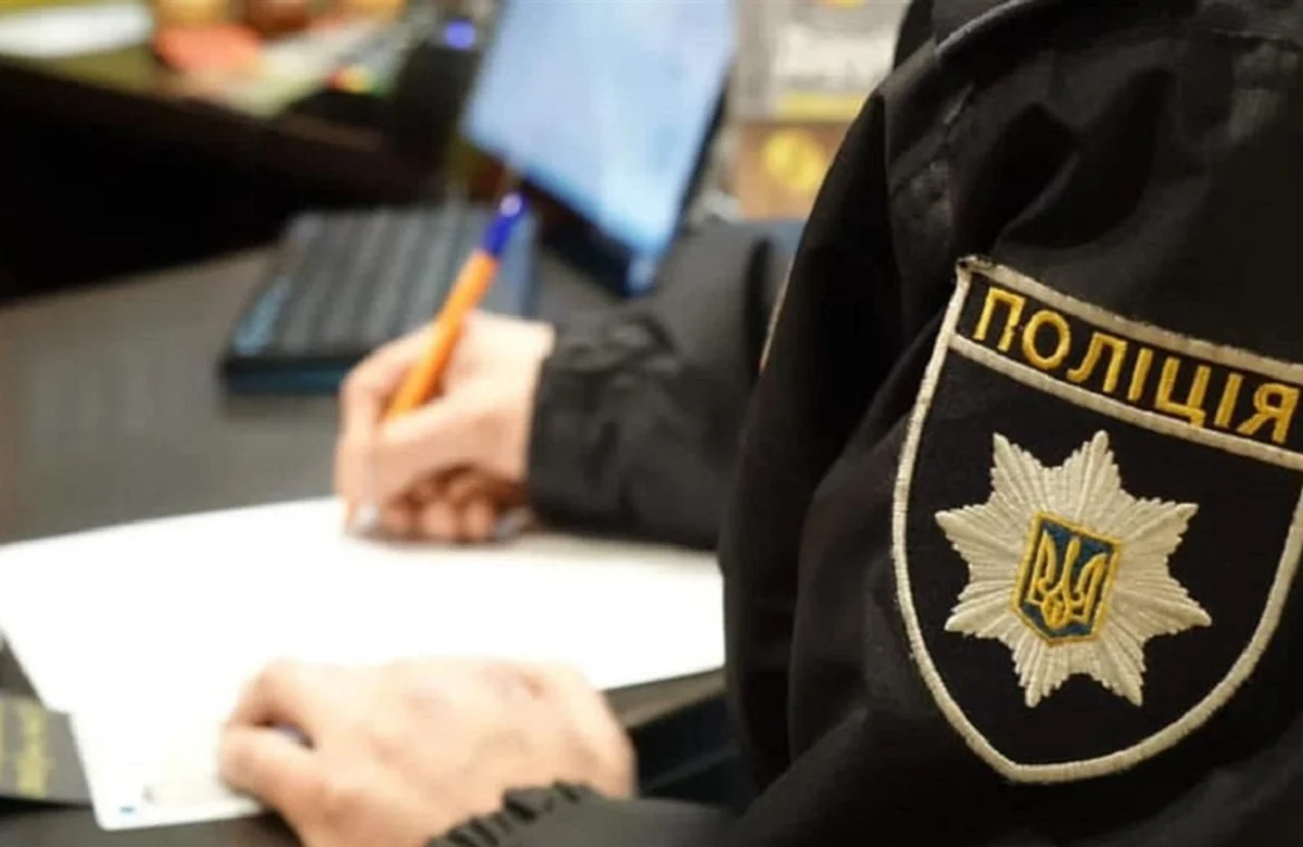 Брав 1300 доларів щомісяця за «спокійний бізнес»: у Рівному засудили оперуповноваженого за шахрайство