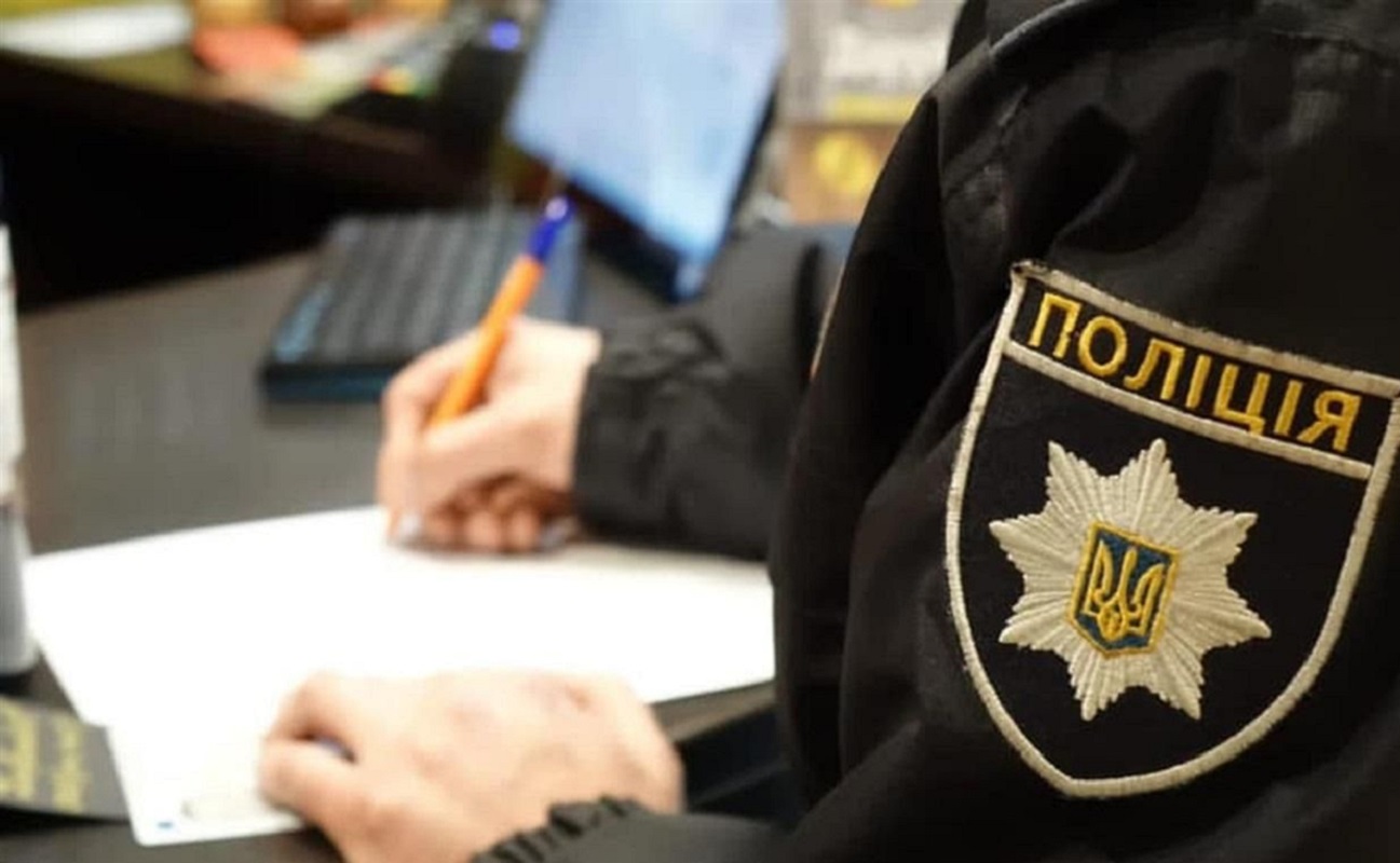 Брав 1300 доларів щомісяця за «спокійний бізнес»: у Рівному засудили оперуповноваженого за шахрайство 0000