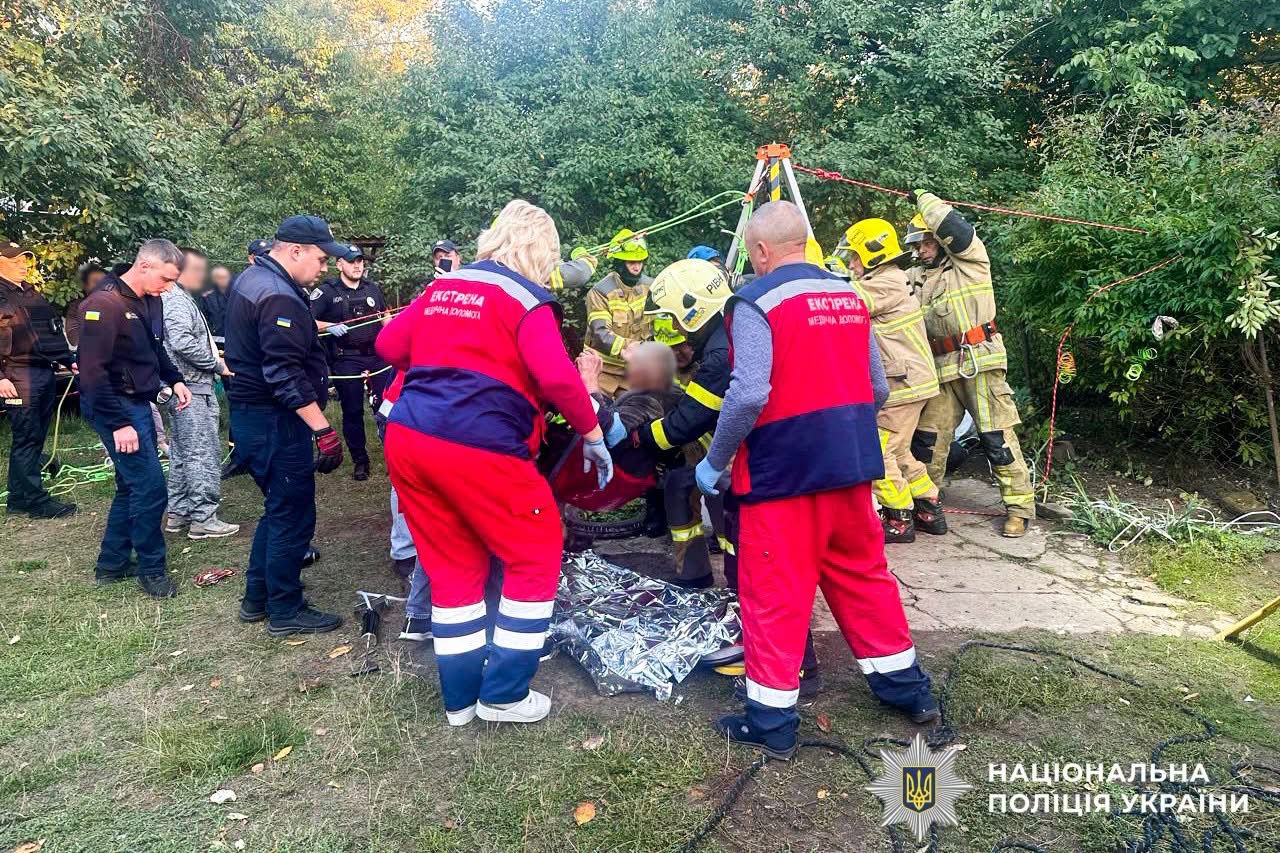 На Рівненщині двоє чоловіків впали в колодязь 0000