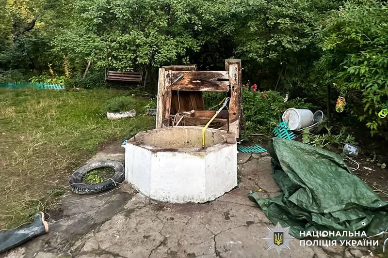 1 На Рівненщині двоє чоловіків впали в колодязь