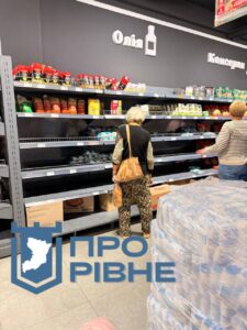 1 Порожні полиці та ажіотаж у супермаркетах — чи загрожує Рівненщині голод через ворожі удари по складах