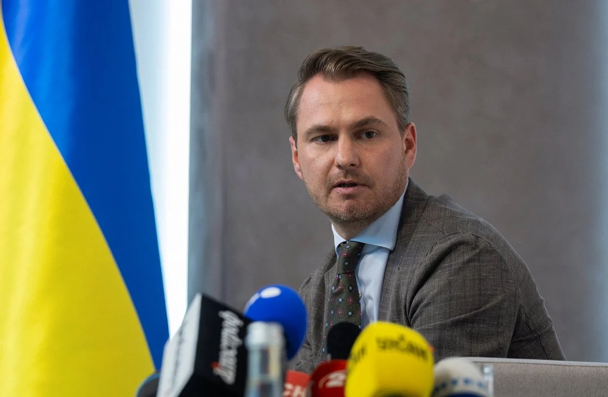 «Дах» для шахраїв і мільйонні хабарі — чому Генпрокурор Кравченко раптово подав у відставку