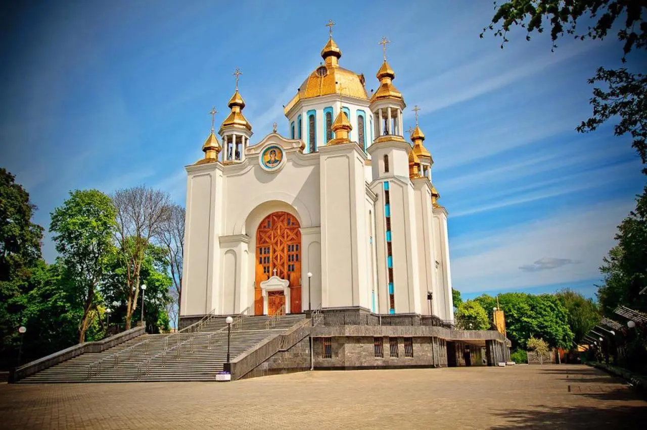 Від першого каменя Мстислава до служби Епіфанія: Покровському собору у Рівному — 25 років 0000