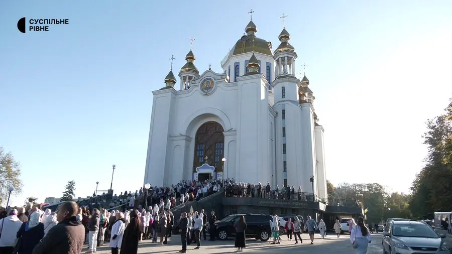 1 Від першого каменя Мстислава до служби Епіфанія: Покровському собору у Рівному — 25 років